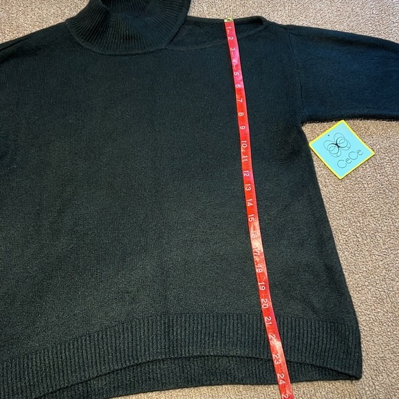 CeCe Women’s Black Cold Shoulder Sweater - Picture 5 of 9